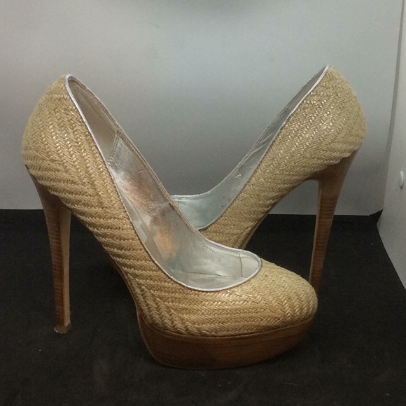 Pelle - Picture 2 of 2